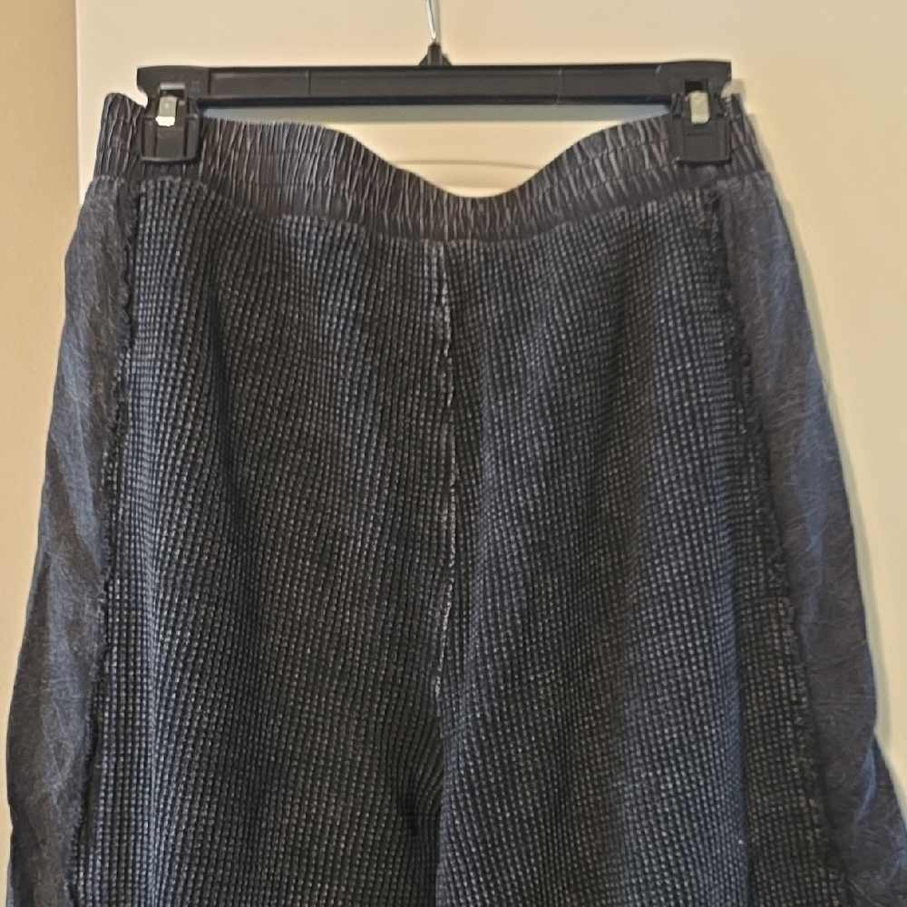 Oli & Hali Black Cropped Pants - Picture 10 of 10